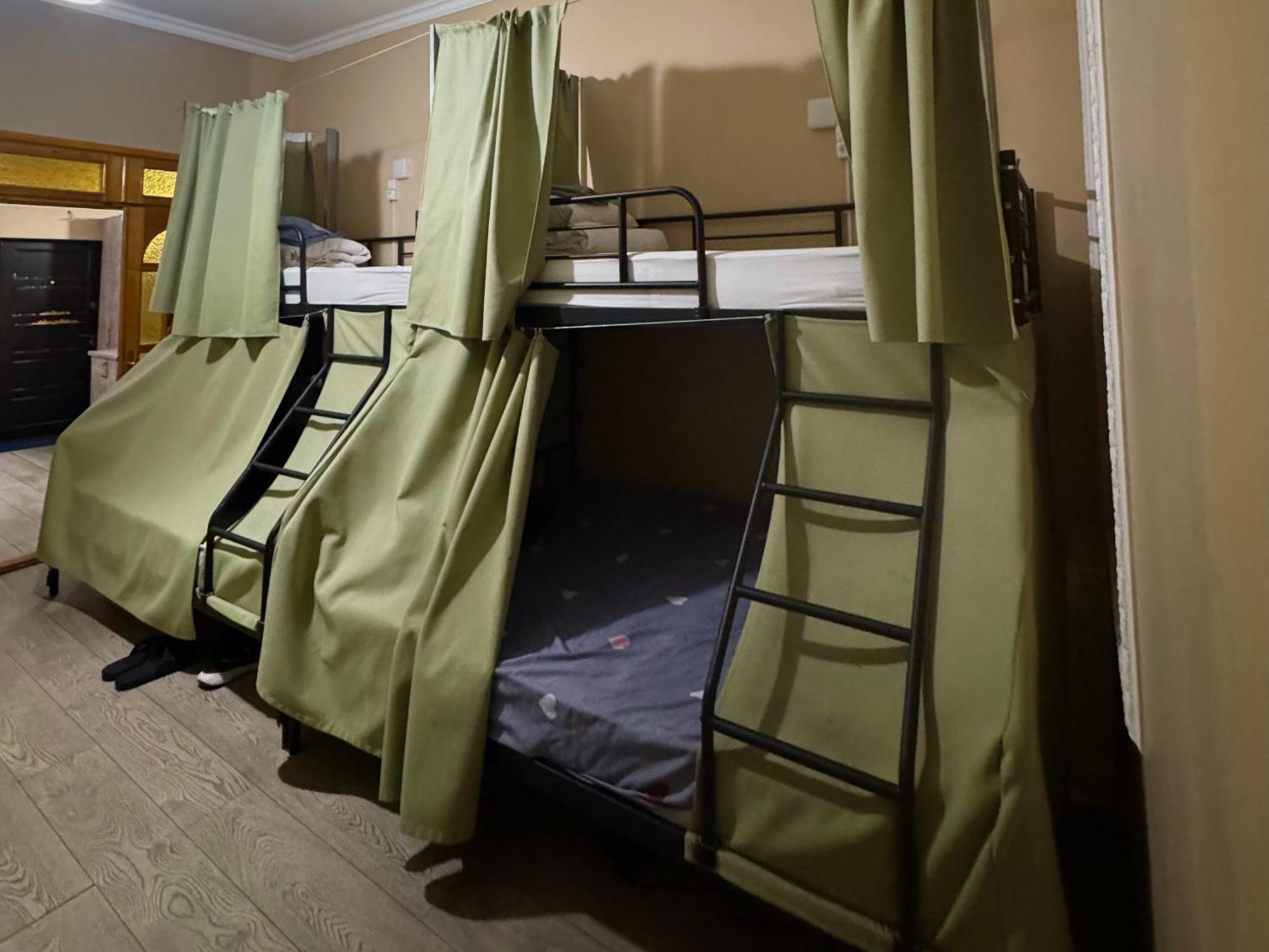 Buddha Hostel Bodoni キシナウ 部屋 写真
