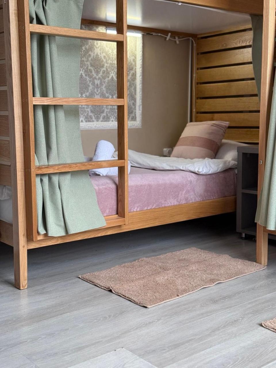 Buddha Hostel Bodoni キシナウ エクステリア 写真