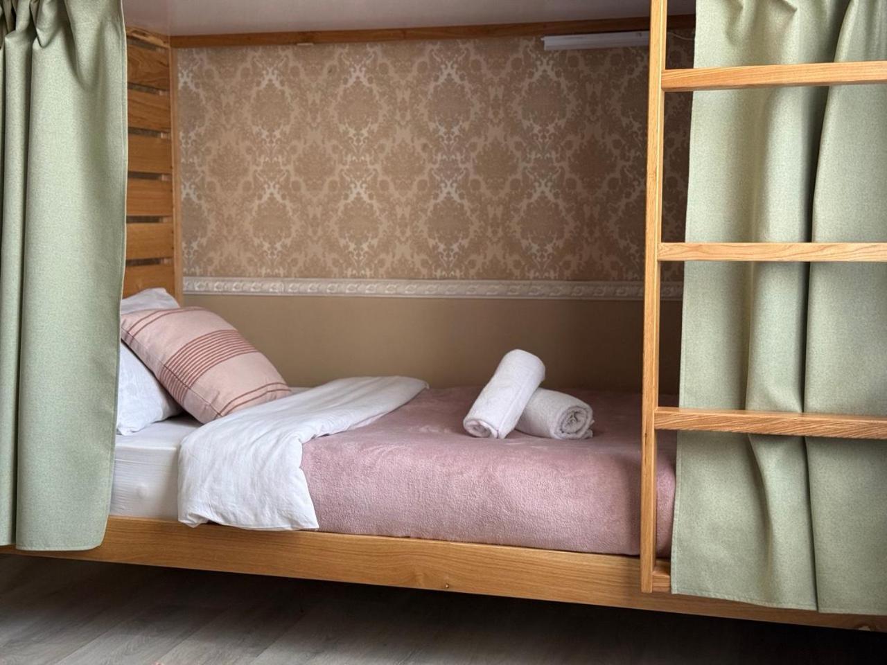 Buddha Hostel Bodoni キシナウ エクステリア 写真
